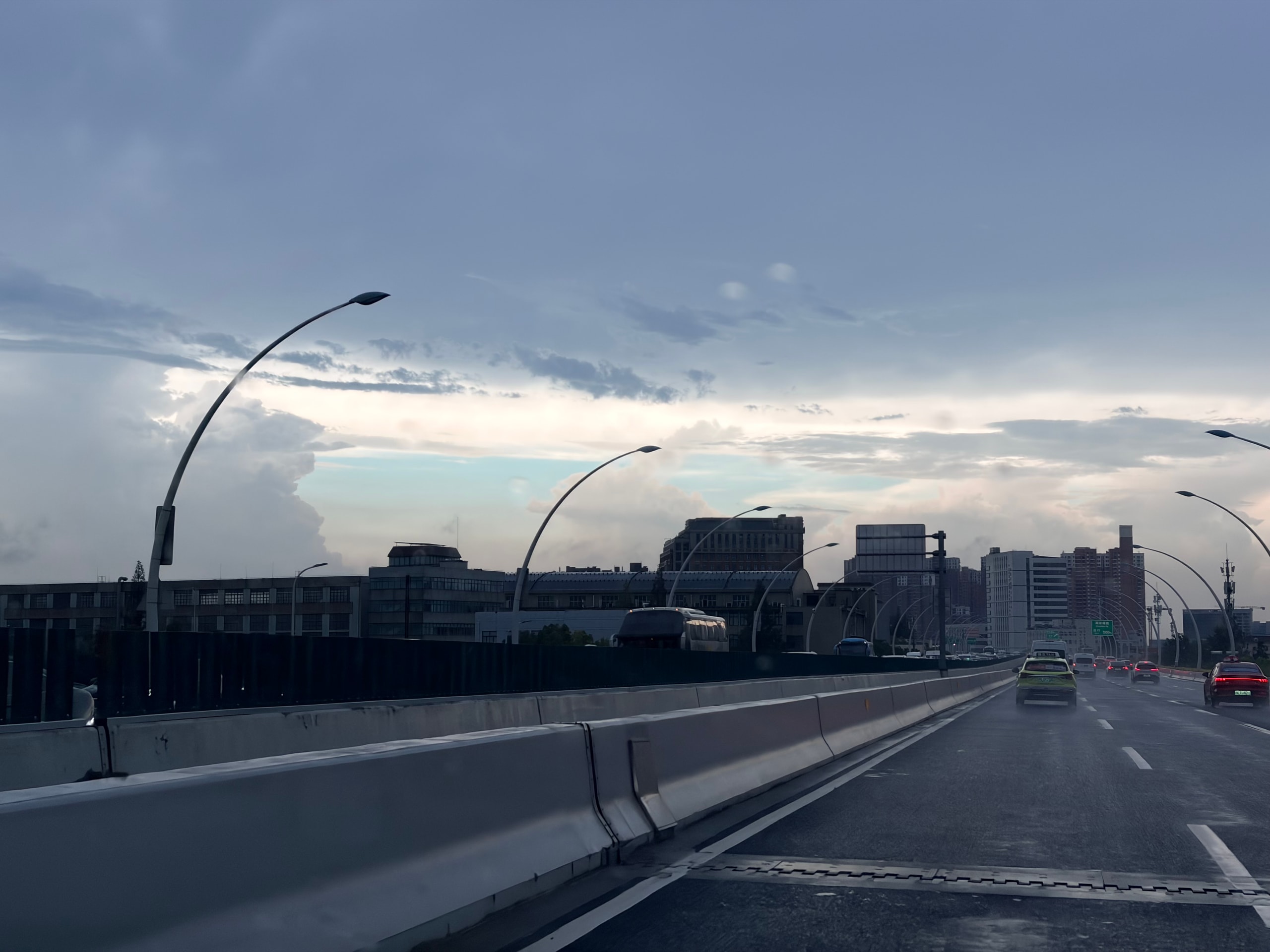 去看房的路上